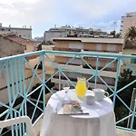ريزدهوتيل ليه كورالينز شقة فندقية 3*