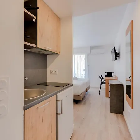 Residhotel Les Coralynes 3* קאן