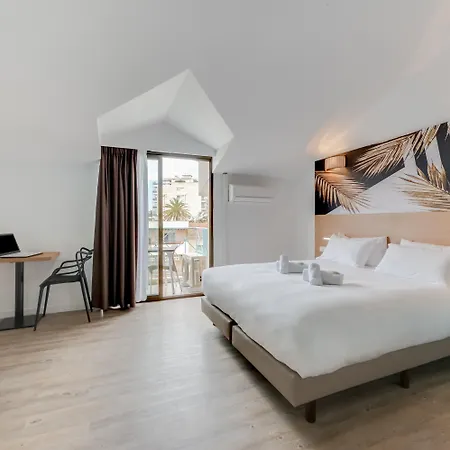 Апарт-отель Residhotel Les Coralynes