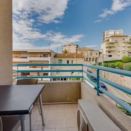 Residhotel Les Coralynes 3* קאן