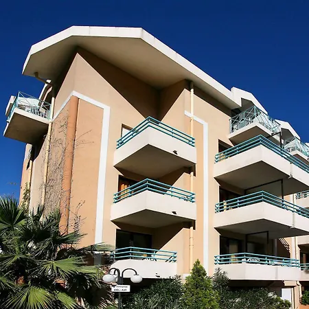 Residhotel Les Coralynes 3* Канны